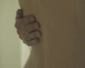 Rose Leslie In 'Honeymoon' - Film nackt