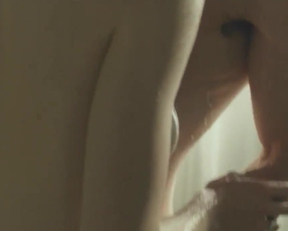 Rose Leslie In 'Honeymoon' - Film nackt