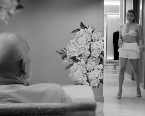 Chloë Moretz Bikini Plots In The Trailer To I Love You, Daddy - Film nackt