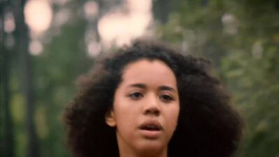Violetta Beane, Katy Harris,  Jasmin Savoy Brown Naked Running Plot On The Leftovers - Film nackt