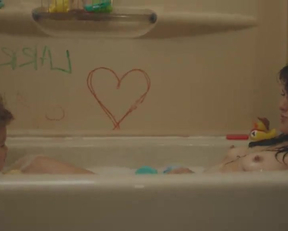 Frankie Shaw In Tv Show Smilf - Film nackt