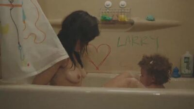 Frankie Shaw In Tv Show Smilf - Film nackt