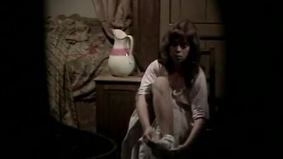 Julie Dawn Cole Undressing - Film nackt