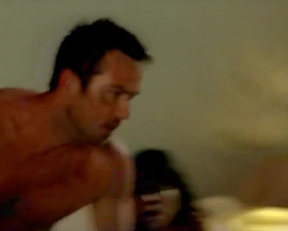 Karen David - Strike Back S02E01 - Film nackt