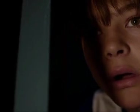 Samara Weaving  Bella Thorn Kissing - Film nackt