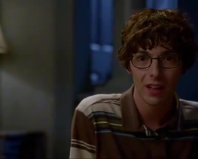 Samara Weaving  Bella Thorn Kissing - Film nackt