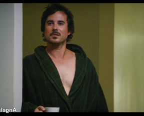 Angela Trimbur In Tight Leggings - Film nackt