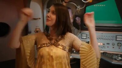 Alison Brie Pretending To Have A Group Sex On Community - Film nackt