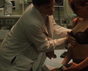 Christina Ricci Getting Examined In Anything Else - Film nackt