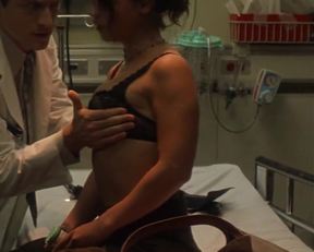 Christina Ricci Getting Examined In Anything Else - Film nackt