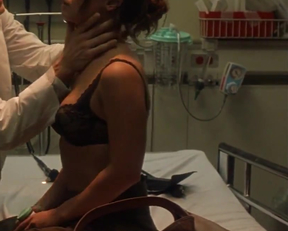Christina Ricci Getting Examined In Anything Else - Film nackt
