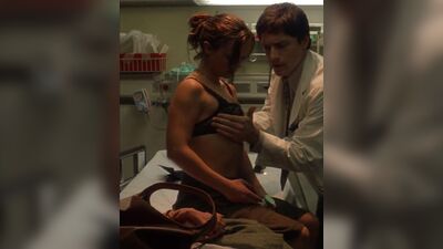 Christina Ricci Getting Examined In Anything Else - Film nackt
