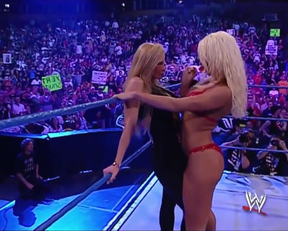 Torrie Wilson Grinding On Sable In A Bikini And Sticking Her Sucker In Her Mouth On WWE Smackdown - Film nackt