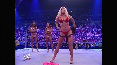 Torrie Wilson Grinding On Sable In A Bikini And Sticking Her Sucker In Her Mouth On WWE Smackdown - Film nackt