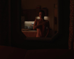 Sarah Hay's Illuminating Plot In Flesh And Bone S01E01 - Film nackt
