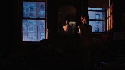 Sarah Hay's Illuminating Plot In Flesh And Bone S01E01 - Film nackt