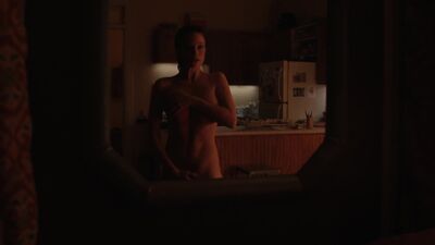 Sarah Hay's Illuminating Plot In Flesh And Bone S01E01 - Film nackt