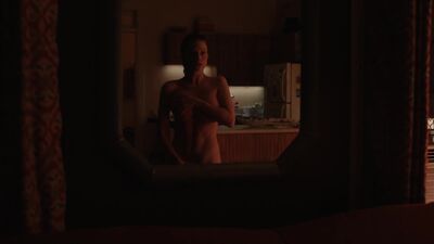 Sarah Hay's Illuminating Plot In Flesh And Bone S01E01 - Film nackt