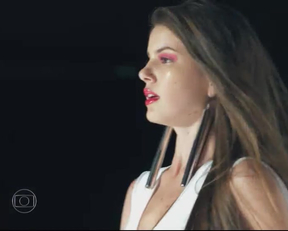 Hot Ramp Walk By Camila Queiroz In Verdades Secredas - Film nackt