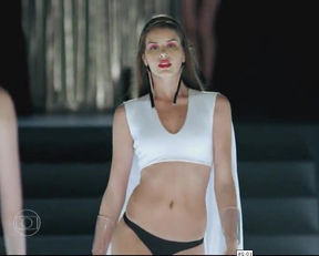 Hot Ramp Walk By Camila Queiroz In Verdades Secredas - Film nackt