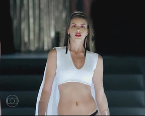 Hot Ramp Walk By Camila Queiroz In Verdades Secredas - Film nackt