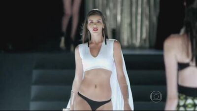 Hot Ramp Walk By Camila Queiroz In Verdades Secredas - Film nackt