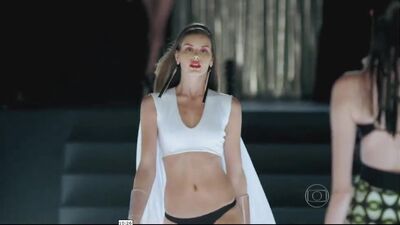 Hot Ramp Walk By Camila Queiroz In Verdades Secredas - Film nackt