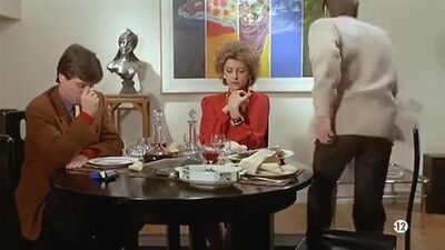Corrinne Touzet Teasing Plot In "L'amour Propre Ne Le Reste Jamais Très Longtemps" - Film nackt