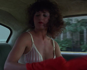 Moriah Shannon With A Couple Of Big Plots In D.C Cab - Film nackt