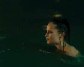 Alicia Vikander - Son Of A Gun - Film nackt