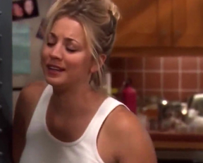 Kaley Cuoco Doing Her Best Jennifer Aniston Impression On The Big Bang Theory - Film nackt