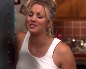 Kaley Cuoco Doing Her Best Jennifer Aniston Impression On The Big Bang Theory - Film nackt