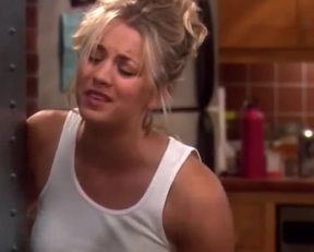 Kaley Cuoco Doing Her Best Jennifer Aniston Impression On The Big Bang Theory - Film nackt
