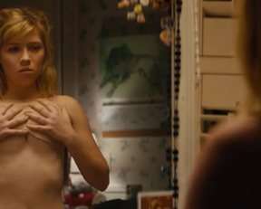 Jennette McCurdy's Undies Plot In Little Bitches - Film nackt
