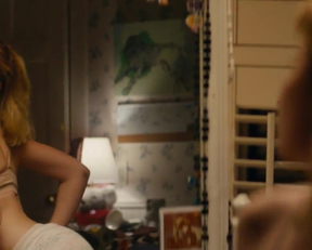 Jennette McCurdy's Undies Plot In Little Bitches - Film nackt