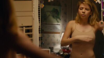Jennette McCurdy's Undies Plot In Little Bitches - Film nackt