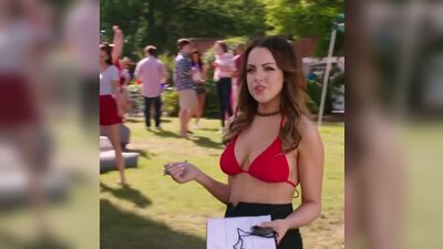 Liz Gillies Red Bikini Plot In Vacation - Film nackt