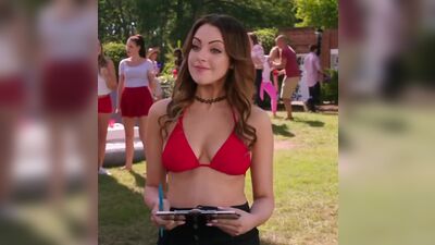 Liz Gillies Red Bikini Plot In Vacation - Film nackt