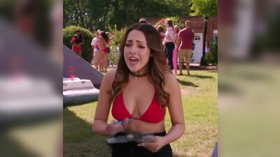 Liz Gillies Red Bikini Plot In Vacation - Film nackt