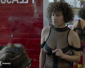 Ilana Glazer Displaying Her Impressive Plots - Film nackt