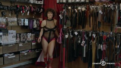 Ilana Glazer Displaying Her Impressive Plots - Film nackt