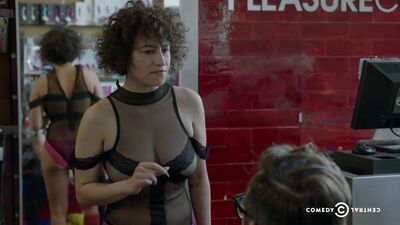 Ilana Glazer Displaying Her Impressive Plots - Film nackt