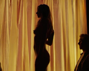 Emma Docker In Peelers - Film nackt