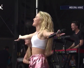 Listen To It For The Plot - Film nackt