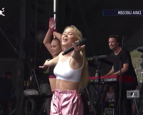 Listen To It For The Plot - Film nackt