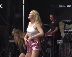 Listen To It For The Plot - Film nackt