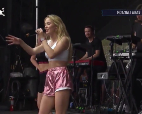 Listen To It For The Plot - Film nackt