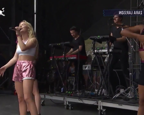 Listen To It For The Plot - Film nackt