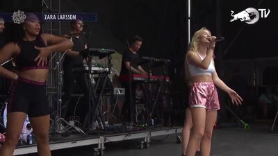 Listen To It For The Plot - Film nackt