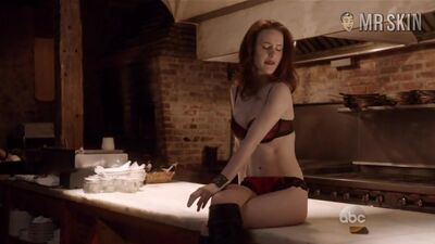 Rachel Brosnahan - Film nackt